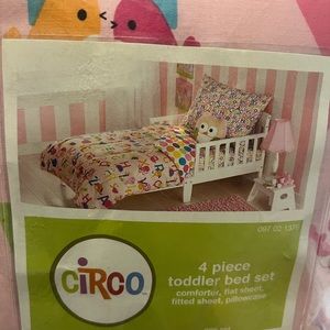 ✨Alphabet 4-pc Toddler Bed Set✨